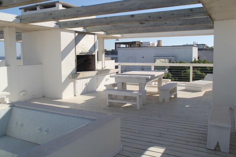 Hermoso penthouse en Manantiales de la ruta al mar